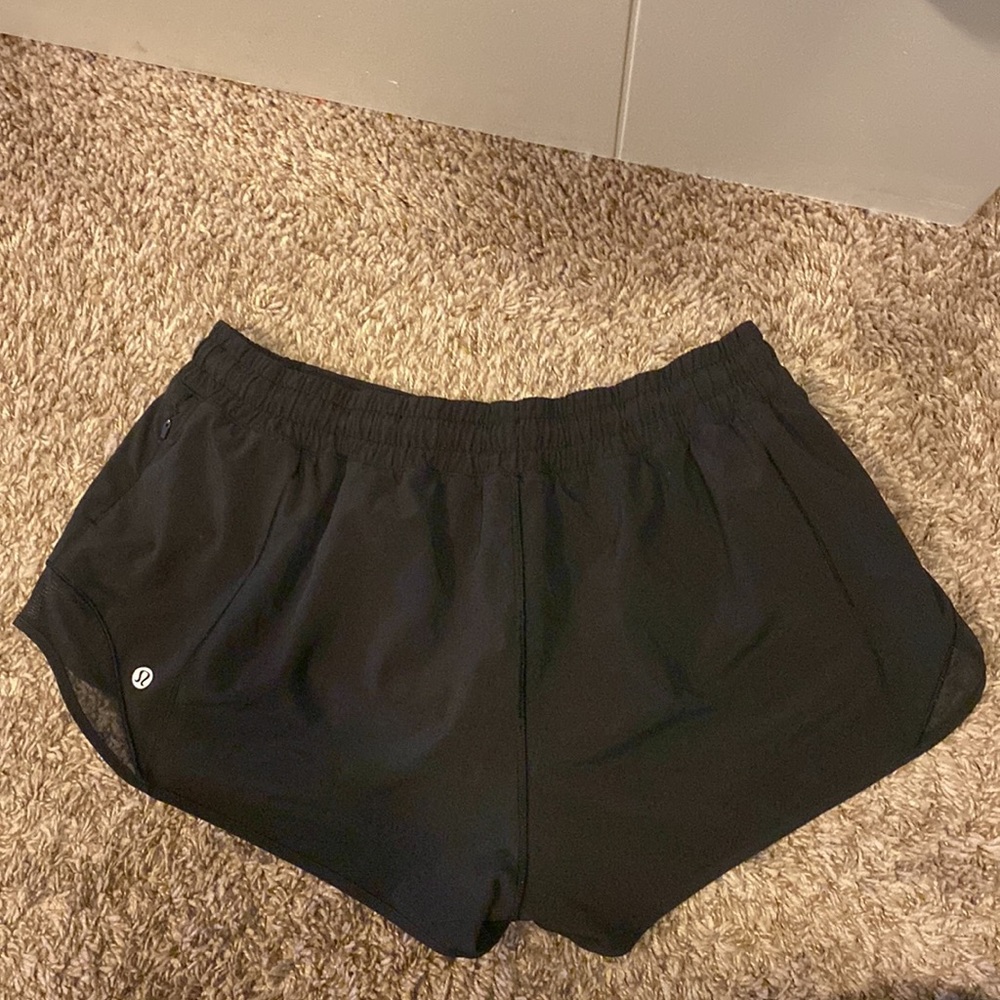 black Lululemon hotty hot shorts size 12 2.5 inch - Picture 2 of 4